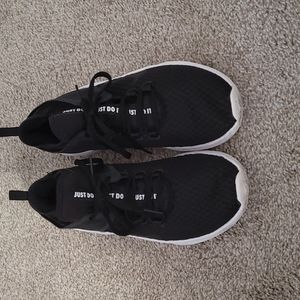 Nike running shoes size 7.5